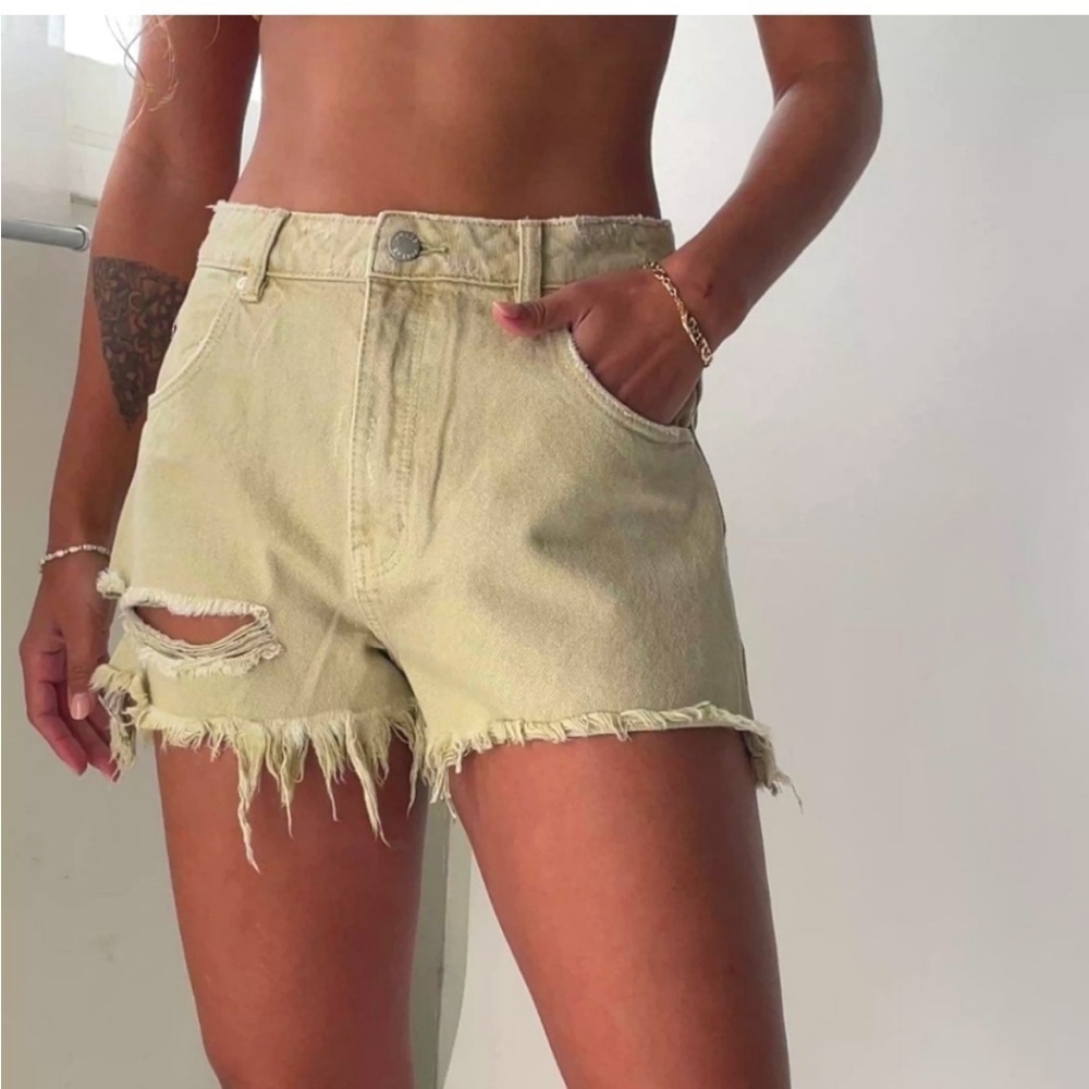 ROLLA’S Dusters Distressed Denim High Rise Slim Shorts Layla Stone Size 28 GUC